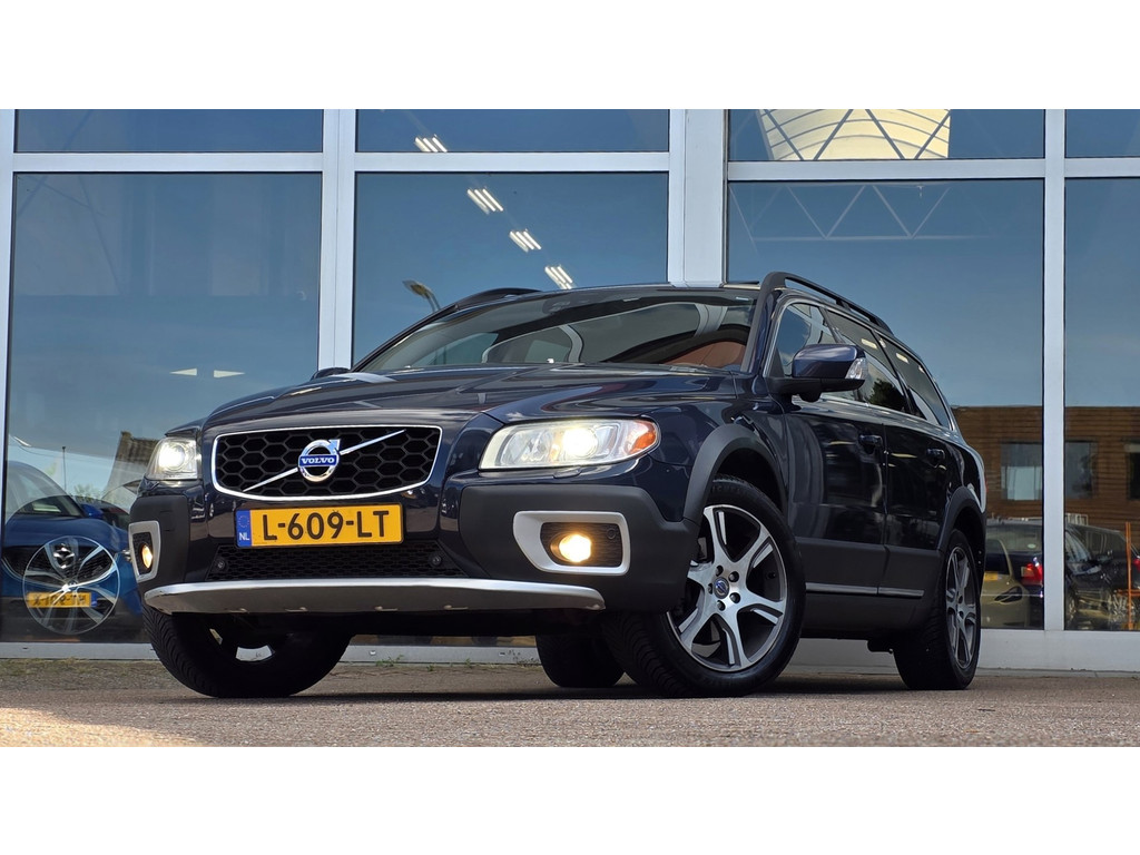 Volvo XC70 3.0 T6 Momentum Xenon Leer Navi Mooi! Trekhaak Vol!!! 46300676-0.jpg | van den Boog Automotive