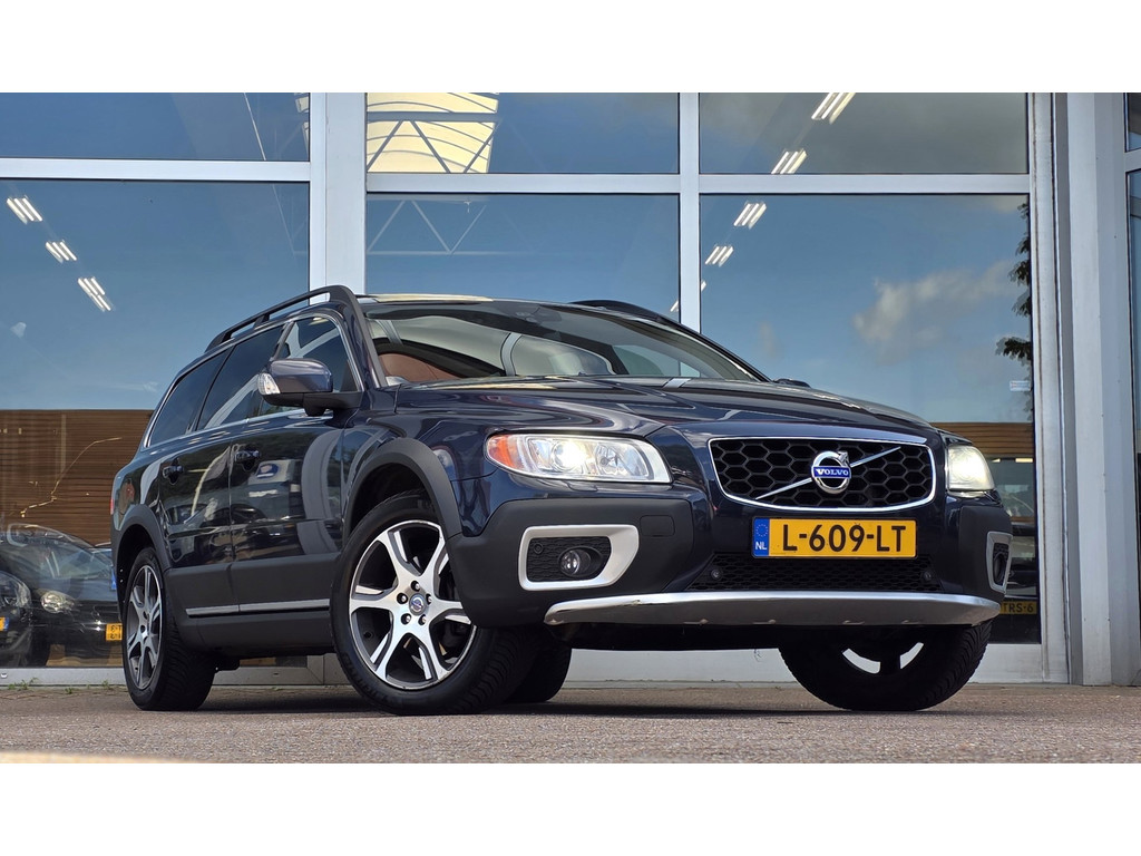Volvo XC70 3.0 T6 Momentum Xenon Leer Navi Mooi! Trekhaak Vol!!! 46300676-0.jpg | van den Boog Automotive