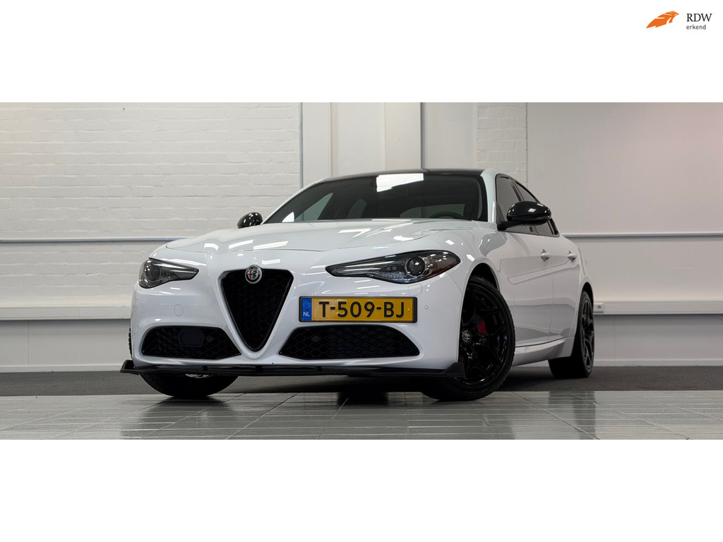 Alfa Romeo Giulia 2.0T 310pk LED Xenon Schuifkanteldak Leer F1 flippers 50759731-0.jpg | van den Boog Automotive