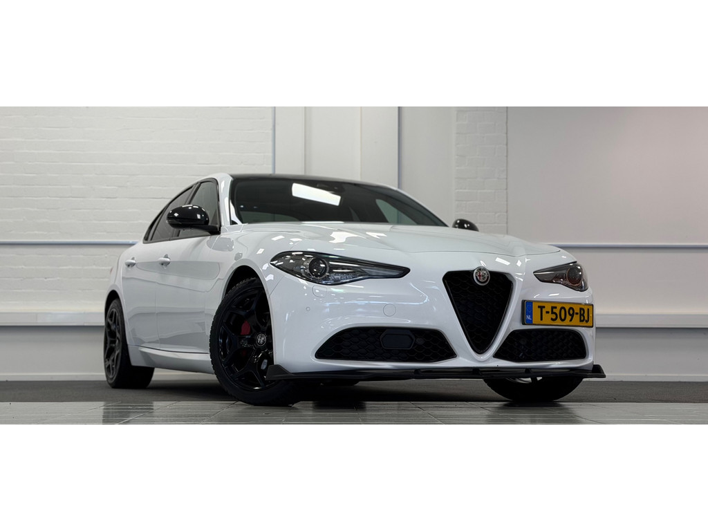 Alfa Romeo Giulia 2.0T 310pk LED Xenon Schuifkanteldak Leer F1 flippers 50759731-0.jpg | van den Boog Automotive