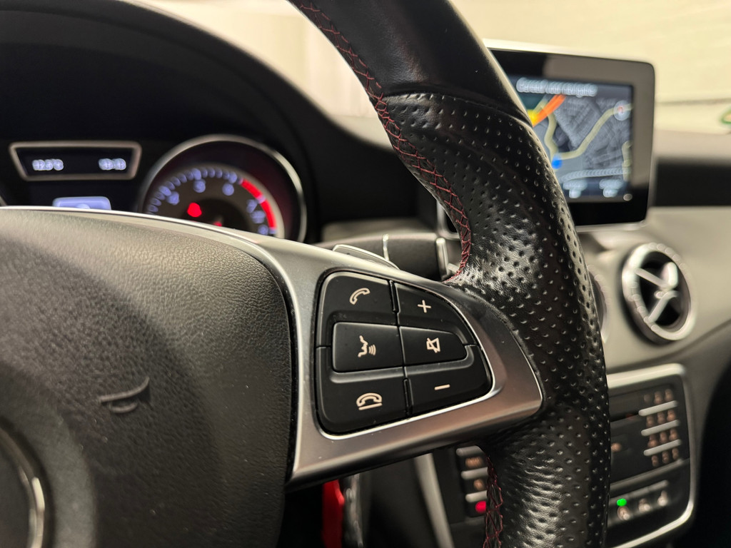 Mercedes-Benz CLA 200 OrangeArt Edition AMG 2e Eigenaar Leer Xenon 18"LM Mooi! 51707070-29.jpg | van den Boog Automotive