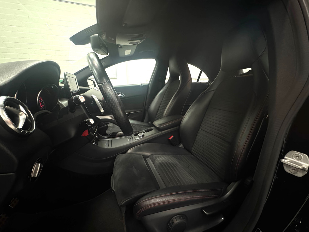 Mercedes-Benz CLA 200 OrangeArt Edition AMG 2e Eigenaar Leer Xenon 18"LM Mooi! 51707070-7.jpg | van den Boog Automotive