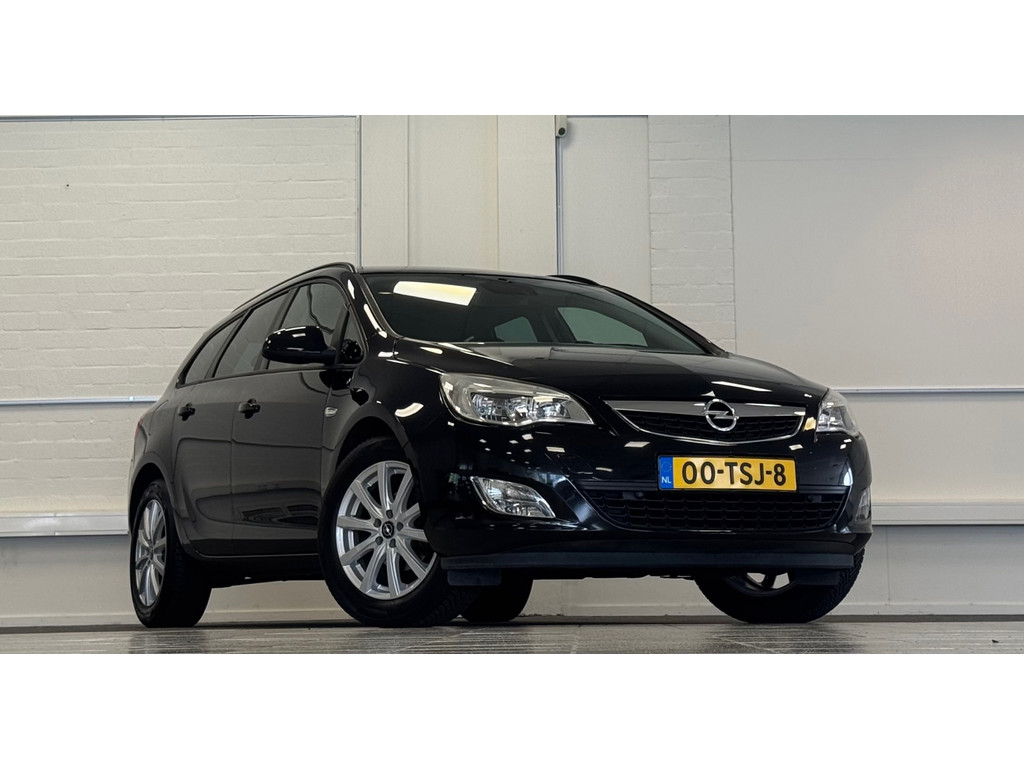 Opel Astra Sports Tourer 1.4 Turbo Edition Navigatie CruiseControl Allseason Mooi! 54220438-0.jpg | van den Boog Automotive