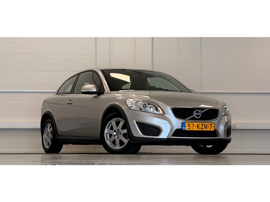 Volvo C30 1.6i 16V Kinetic 1e Eigenaar APK 12-03-2027 Garantie Mooi! 54353178-0.jpg | van den Boog Automotive