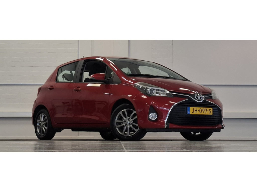 Toyota Yaris 1.3 VVT-i Trend 1e eigenaar Trekhaak Navigatie Achteruitrijcamera APK 22-07-2027 54622261-0.jpg | van den Boog Automotive