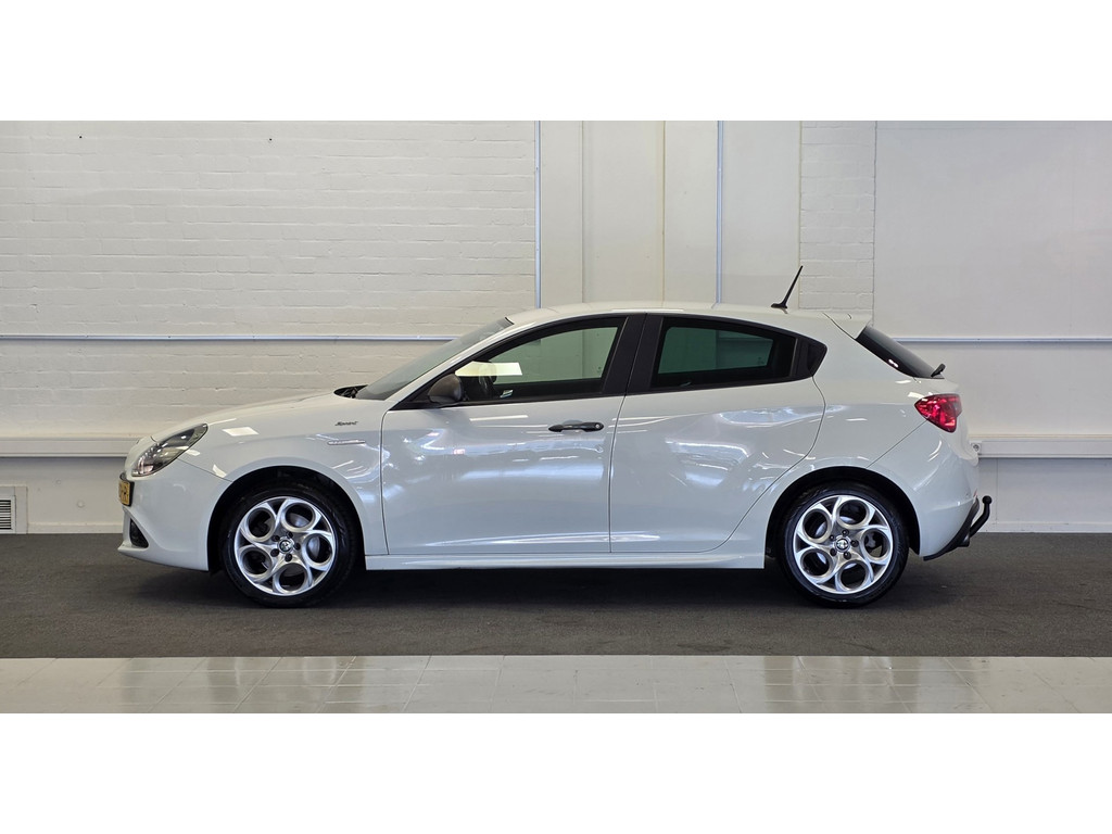 Alfa Romeo Giulietta 1.4 T Sprint 170pk A/T 2e Eigenaar Trekhaak Navi Mooi! 54939700-0.jpg | van den Boog Automotive