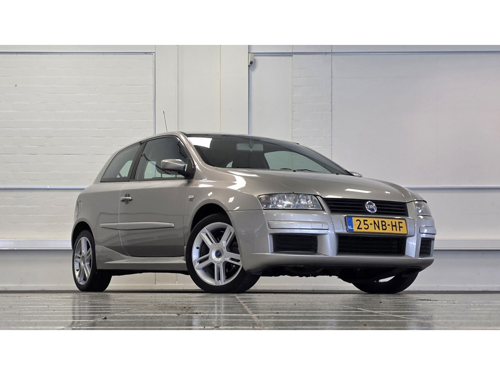 Fiat Stilo 2.4i 20V Abarth 170pk 17" LM Nieuwe APK Garantie 55095328-0.jpg | van den Boog Automotive