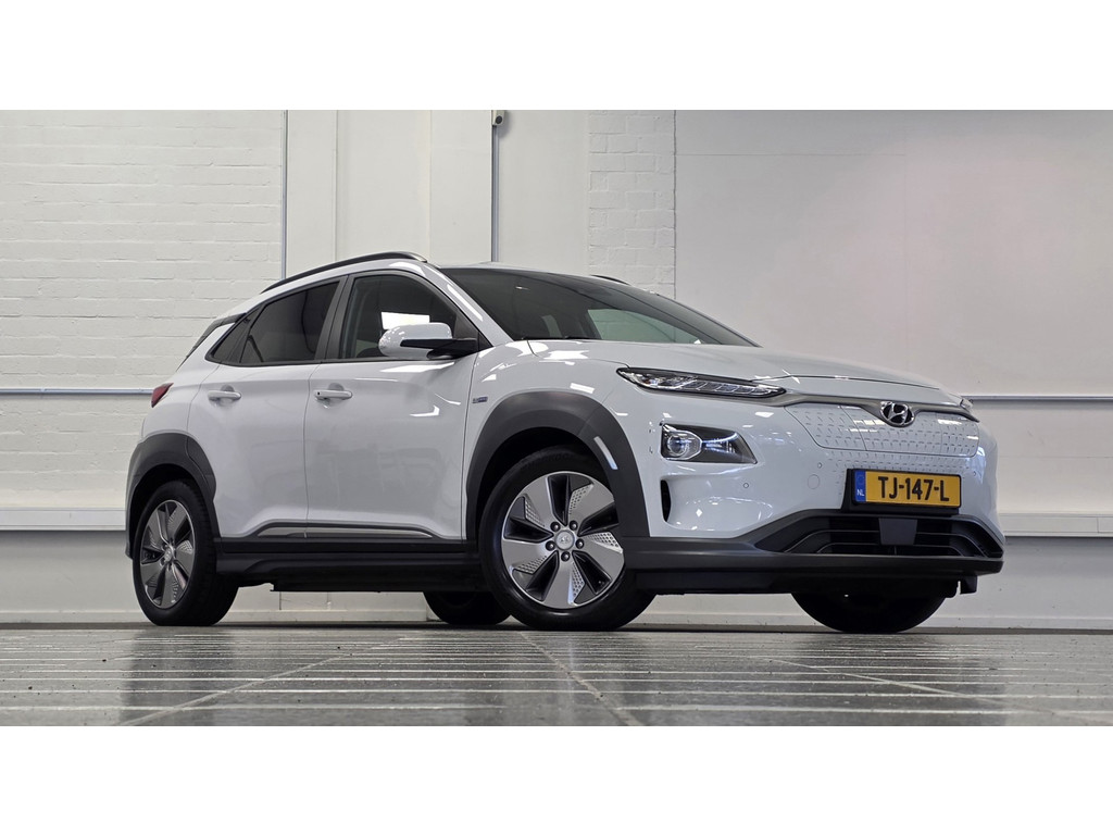 Hyundai Kona EV Premium 64 kWh Trekhaak SOH 92% Lerenbekleding Camera 55357959-0.jpg | van den Boog Automotive