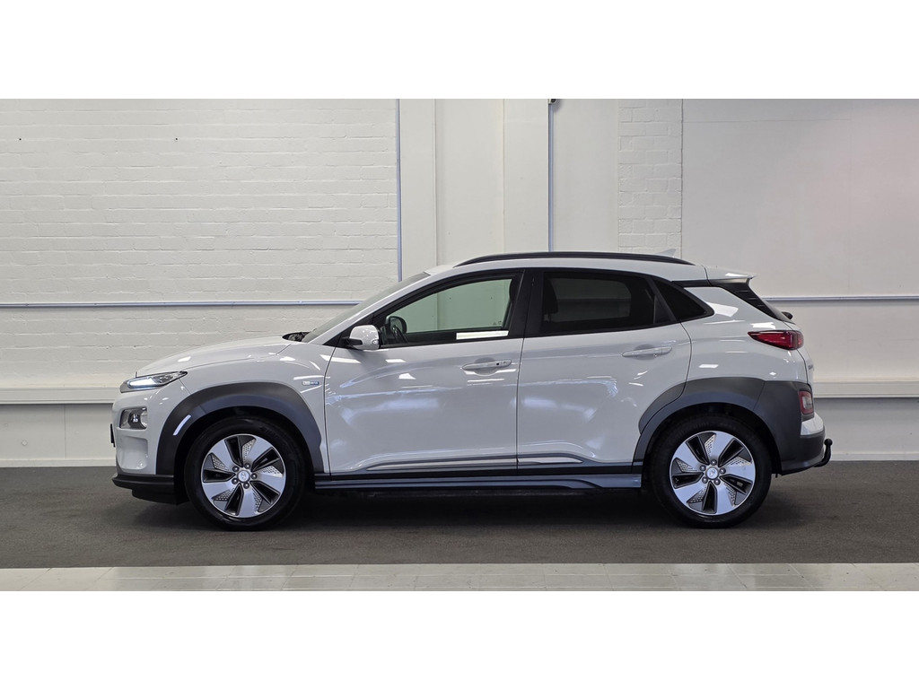 Hyundai Kona EV Premium 64 kWh Trekhaak SOH 92% Lerenbekleding Camera 55357959-0.jpg | van den Boog Automotive