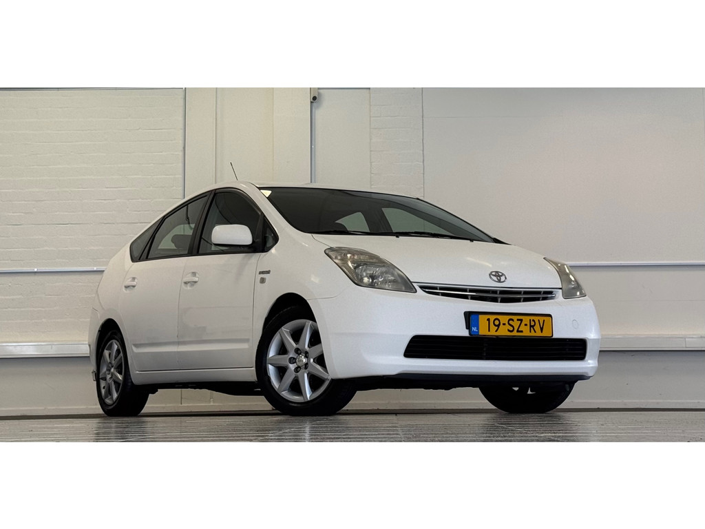 Toyota Prius 1.5 VVT-i Garantie APK 14-04-2027 55490843-0.jpg | van den Boog Automotive