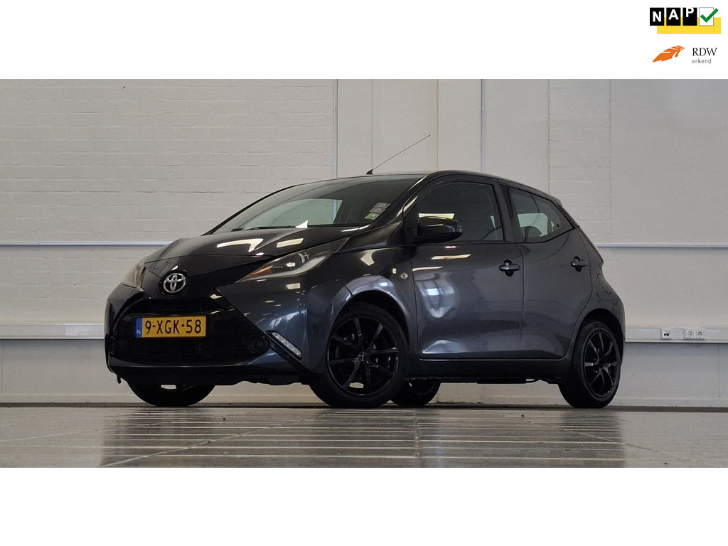 Toyota Aygo 1.0i VVT-i x-play Camera LM velgen 5drs LM Velgen 55642781-0.jpg | van den Boog Automotive