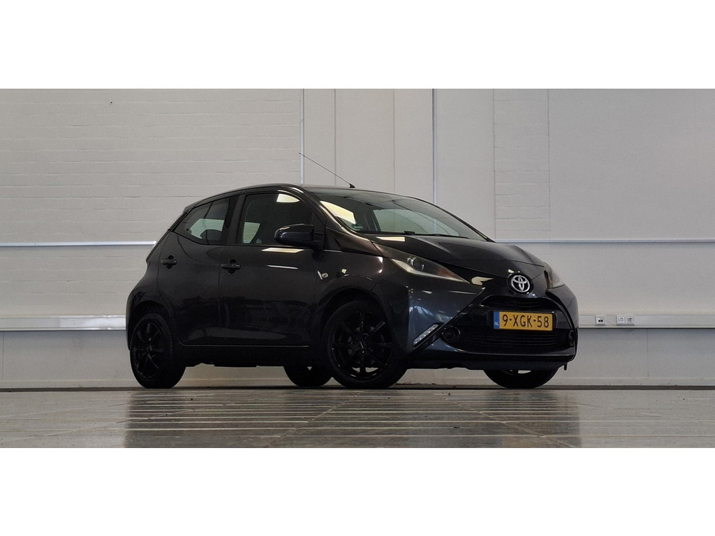 Toyota Aygo 1.0i VVT-i x-play Camera LM velgen 5drs LM Velgen 55642781-0.jpg | van den Boog Automotive