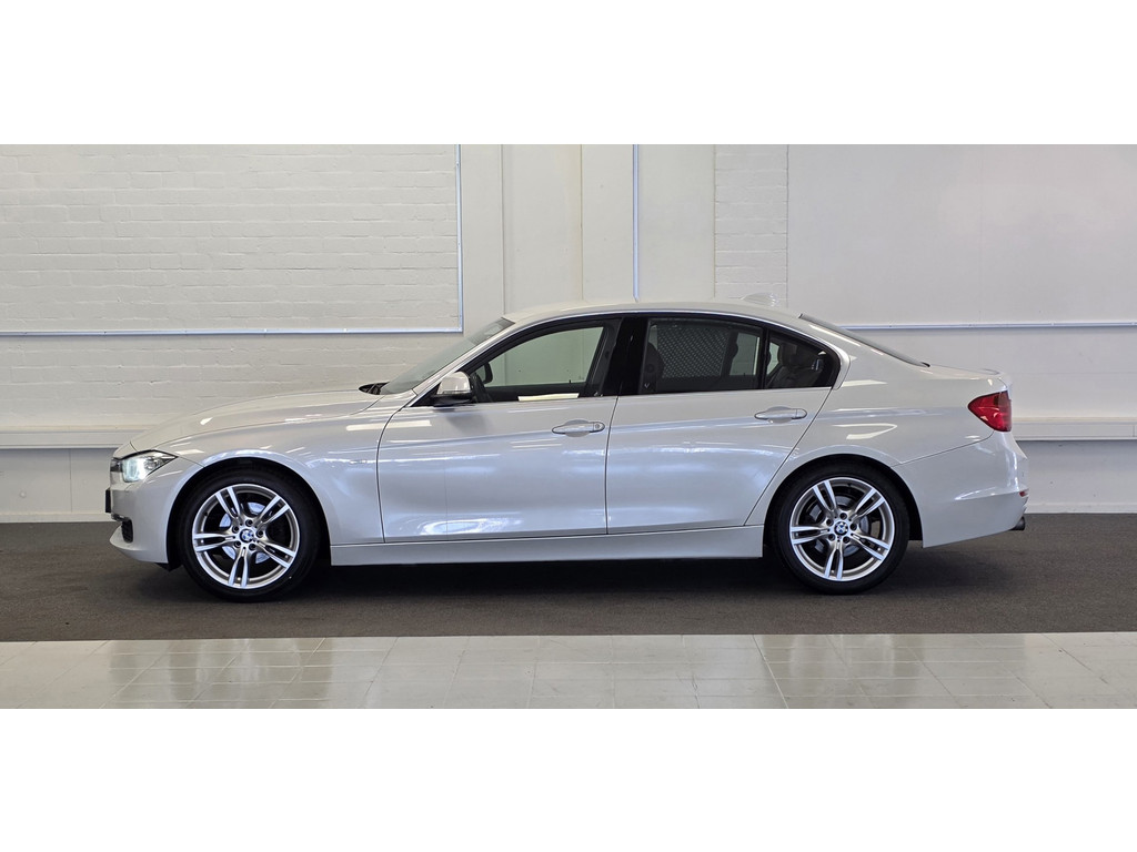 BMW 3 Serie 320i EfficientDynamics Edition Upgrade Edition Leer Xenon Navi 55653771-0.jpg | van den Boog Automotive