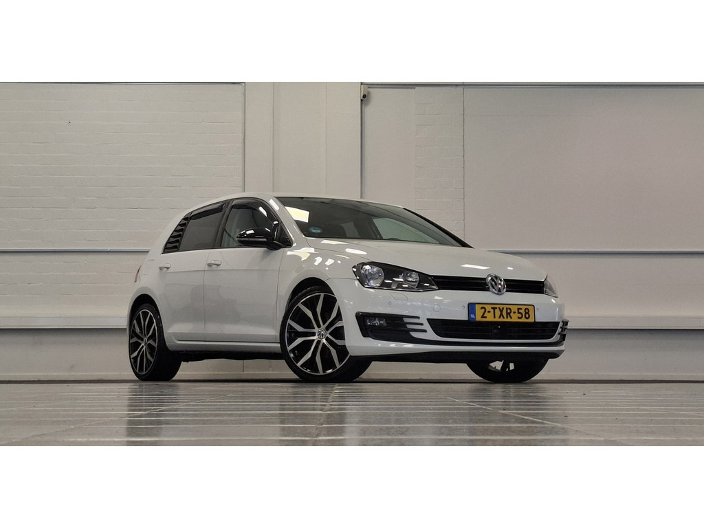Volkswagen Golf 1.2 TSI Automaat Clima 19' LM velgen Navi Trekhaak Moo! 55653865-0.jpg | van den Boog Automotive