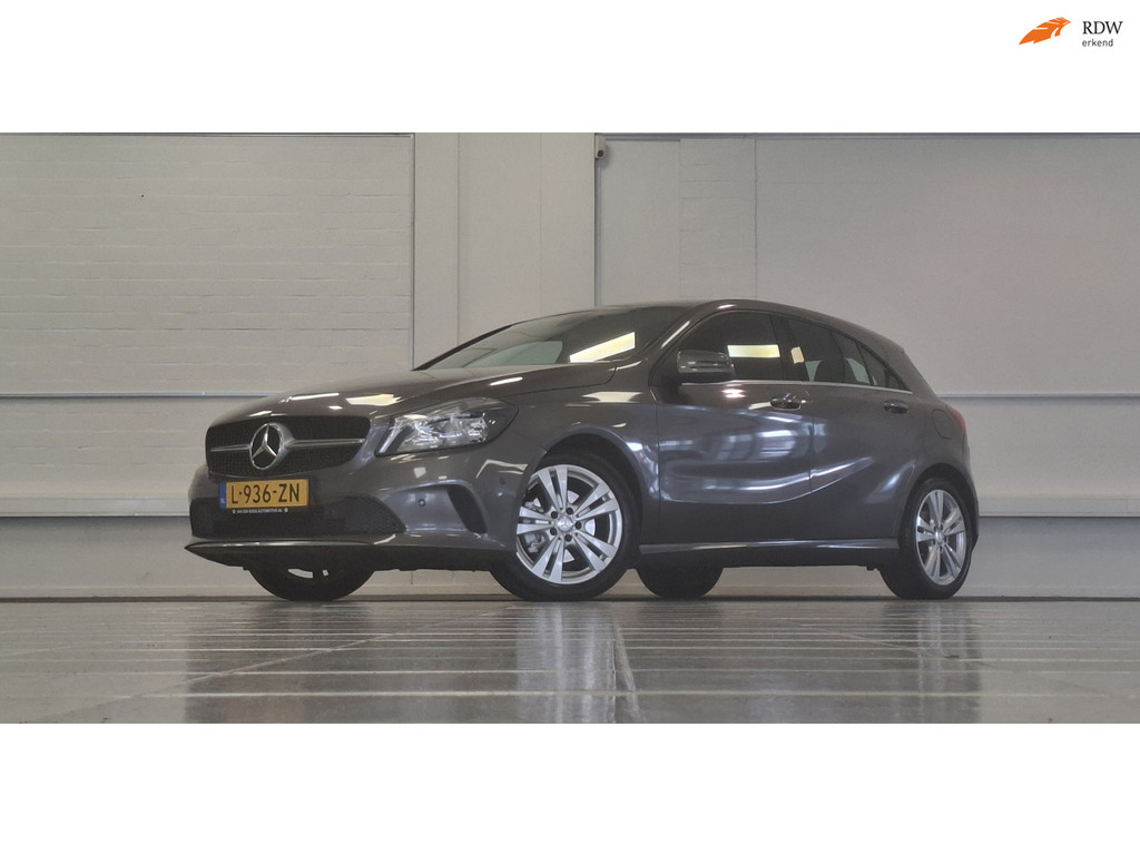 Mercedes-Benz A-Klasse 180 Ambition Leer Navi Camera LED Parkeerhulp voor & achter Mooi! 55713688-0.jpg | van den Boog Automotive