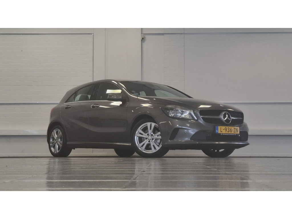 Mercedes-Benz A-Klasse 180 Ambition Leer Navi Camera LED Parkeerhulp voor & achter Mooi! 55713688-0.jpg | van den Boog Automotive