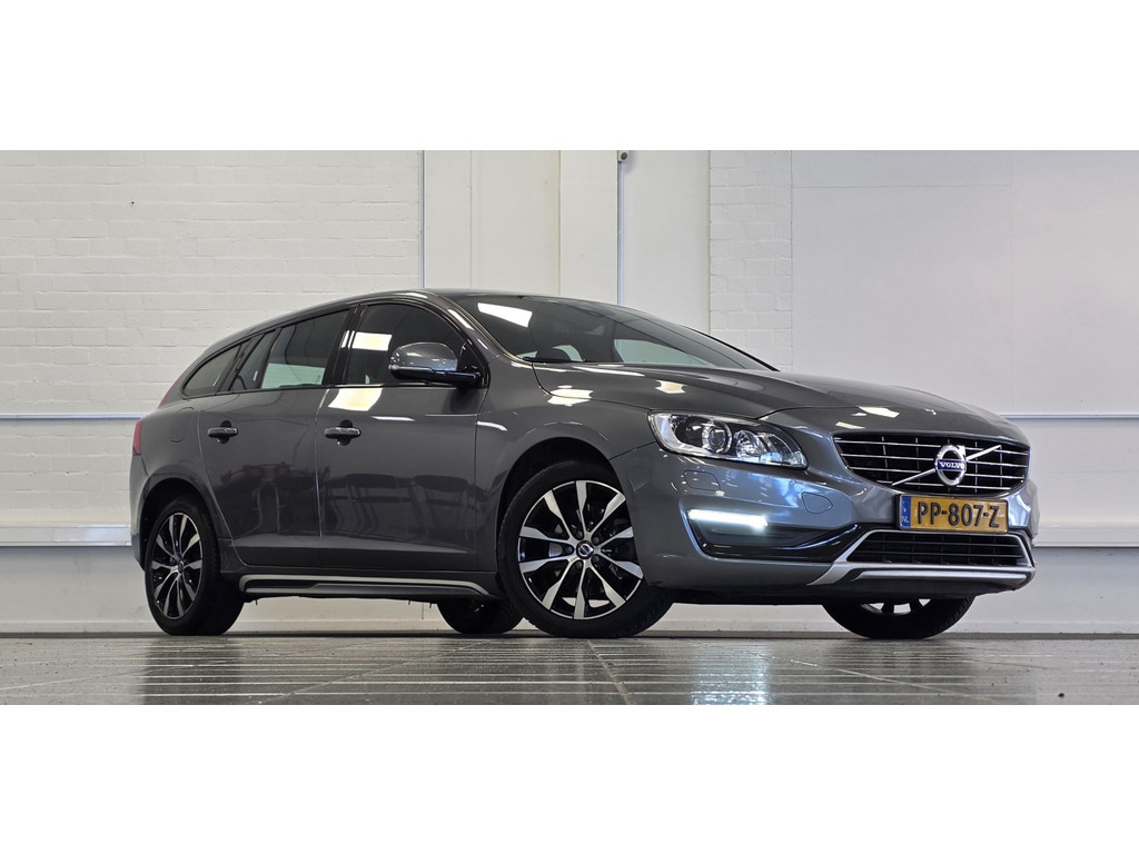 Volvo V60 1.5 T3 Polar+ Dynamic Trekhaak Leer Navi Xenon Parkeerhulp 55872973-0.jpg | van den Boog Automotive