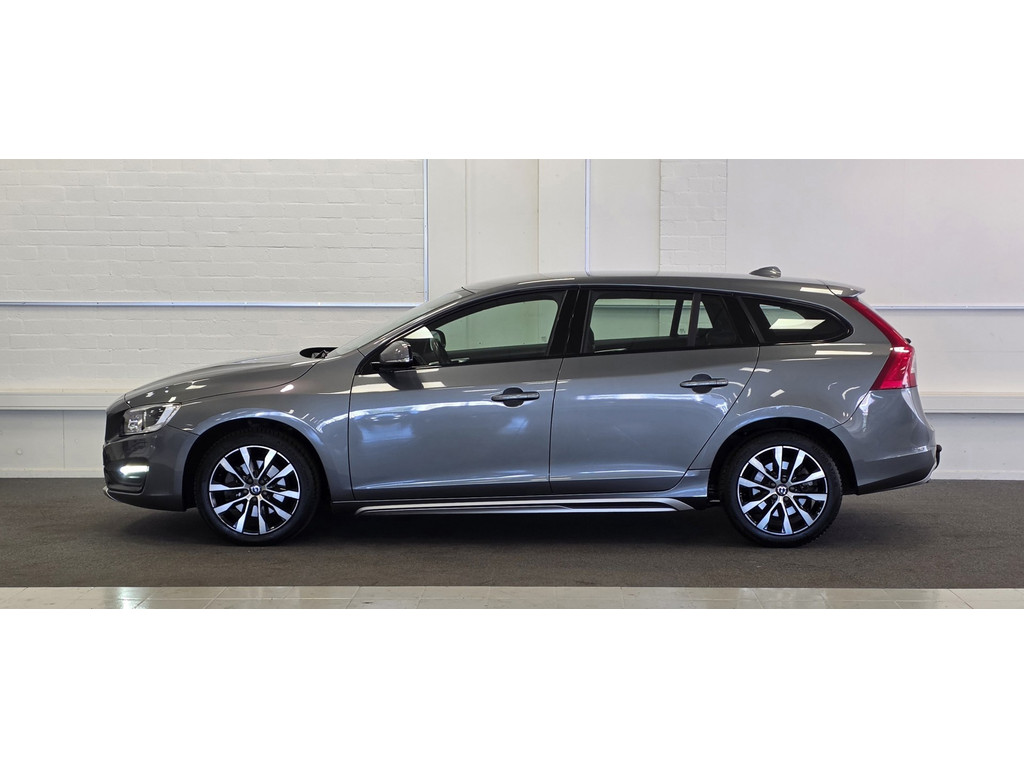 Volvo V60 1.5 T3 Polar+ Dynamic Trekhaak Leer Navi Xenon Parkeerhulp 55872973-0.jpg | van den Boog Automotive