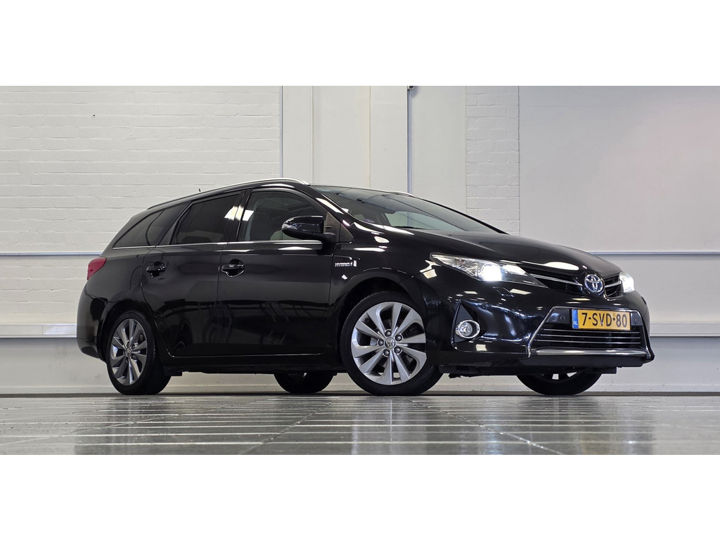 Toyota Auris Touring Sports 1.8 Hybrid Lease Pro Navigatie Camera Panoramadak 56127287-0.jpg | van den Boog Automotive