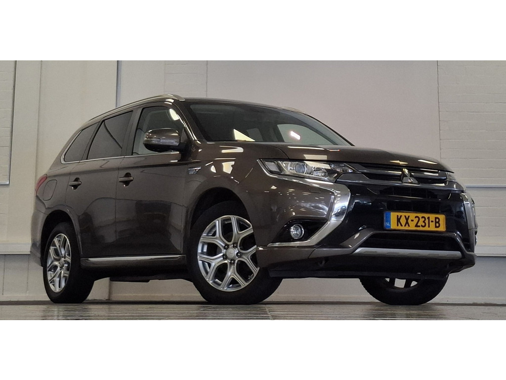 Mitsubishi Outlander 2.0 PHEV Business Edition Trekhaak 100% Dealer onderhouden Allseason banden Mooi! 56687342-0.jpg | van den Boog Automotive