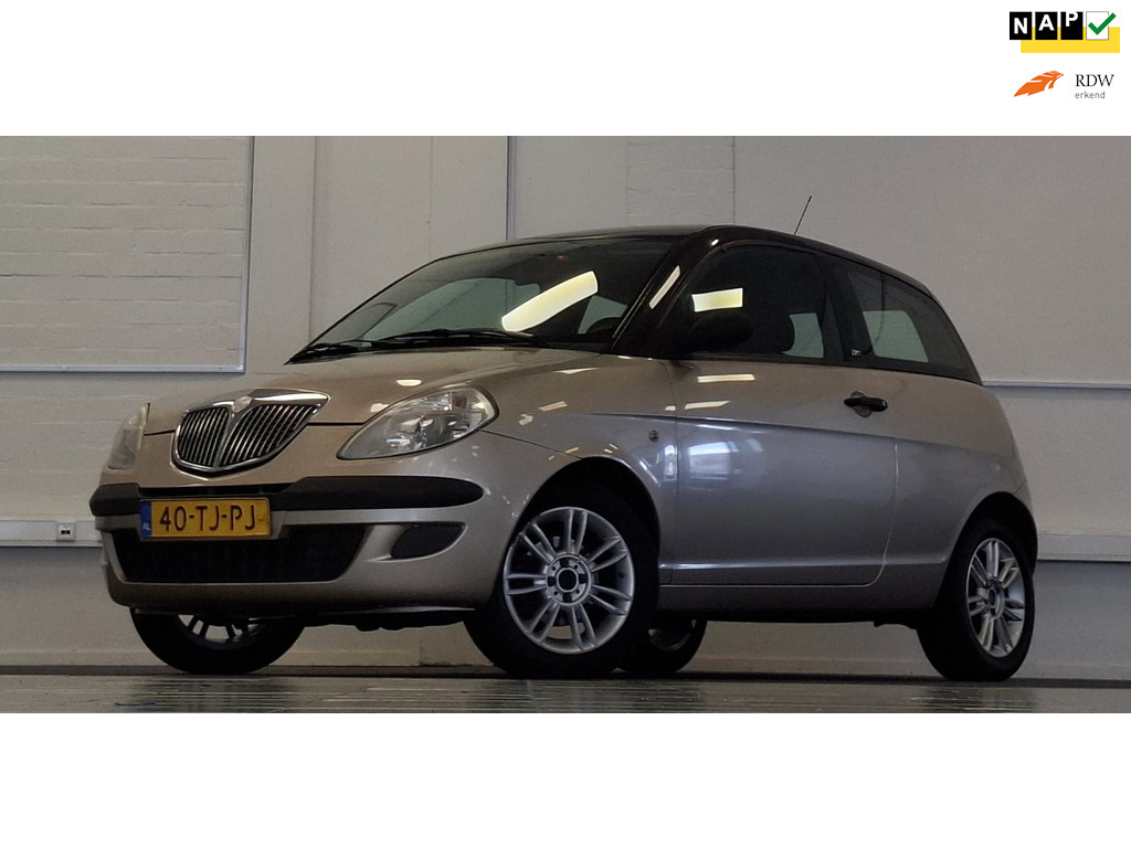 Lancia Ypsilon 1.2-16V MomoDesign 16-09-2027 APK Airco Garantie 56854061-0.jpg | van den Boog Automotive