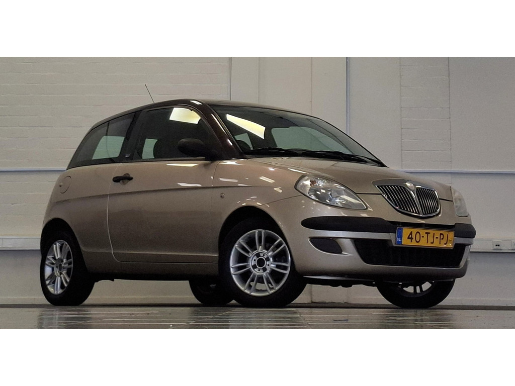 Lancia Ypsilon 1.2-16V MomoDesign 16-09-2027 APK Airco Garantie 56854061-0.jpg | van den Boog Automotive