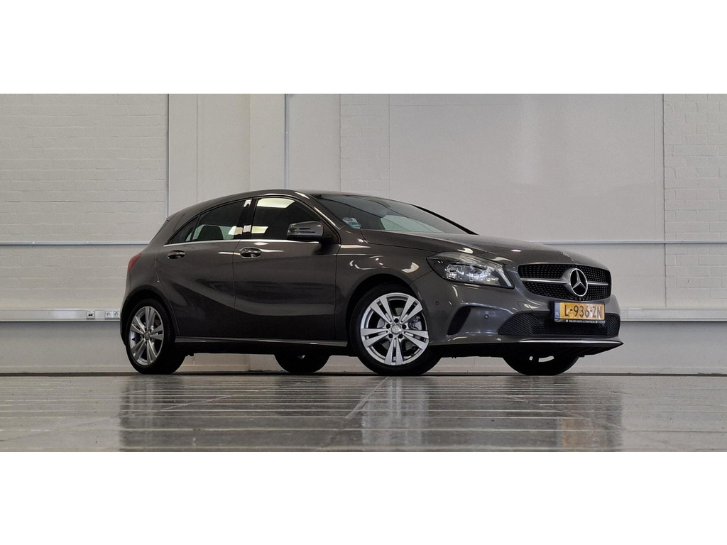 Mercedes-Benz A-Klasse 180 Ambition Leer Navi Camera LED Parkeerhulp 57170542-0.jpg | van den Boog Automotive