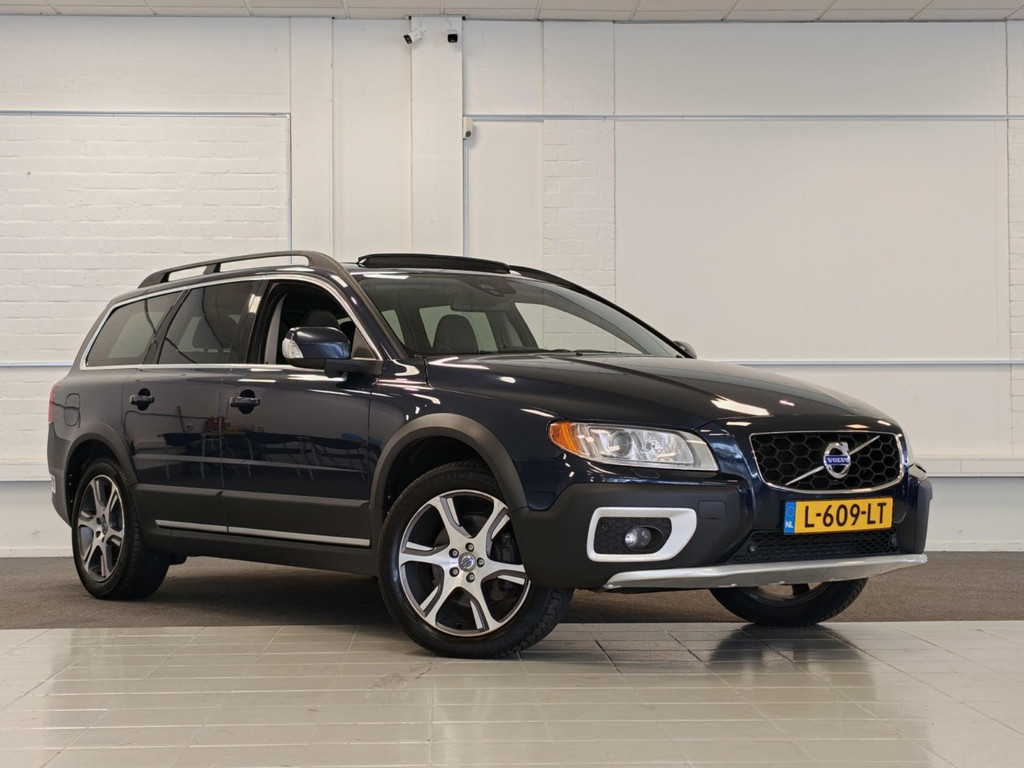 Volvo XC70 3.0 T6 Momentum BLIS Xenon Leer Navi Mooi! 57170632-0.jpg | van den Boog Automotive
