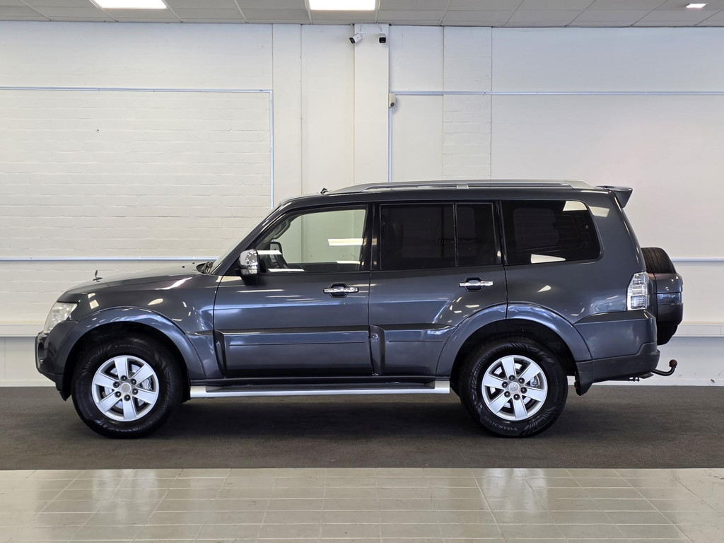 Mitsubishi Pajero 3.2 DI-D Instyle Automaat 70 Leder Trekhaak Mooi! 57170656-0.jpg | van den Boog Automotive