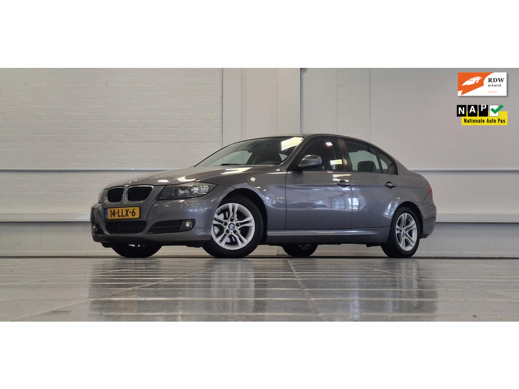 BMW 3 Serie 318i Business Line Xenon Sportstoelen Navi 57170724-0.jpg | van den Boog Automotive