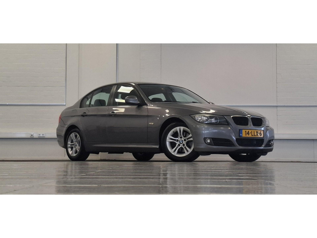 BMW 3 Serie 318i Business Line Xenon Sportstoelen Navi 57170724-0.jpg | van den Boog Automotive