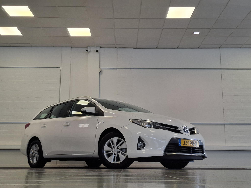 Toyota Auris Touring Sports 1.8 Hybrid Lease+ 57208962-0.jpg | van den Boog Automotive