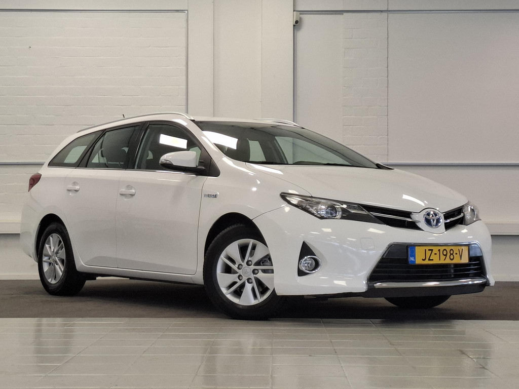 Toyota Auris Touring Sports 1.8 Hybrid Lease+ 57208962-0.jpg | van den Boog Automotive