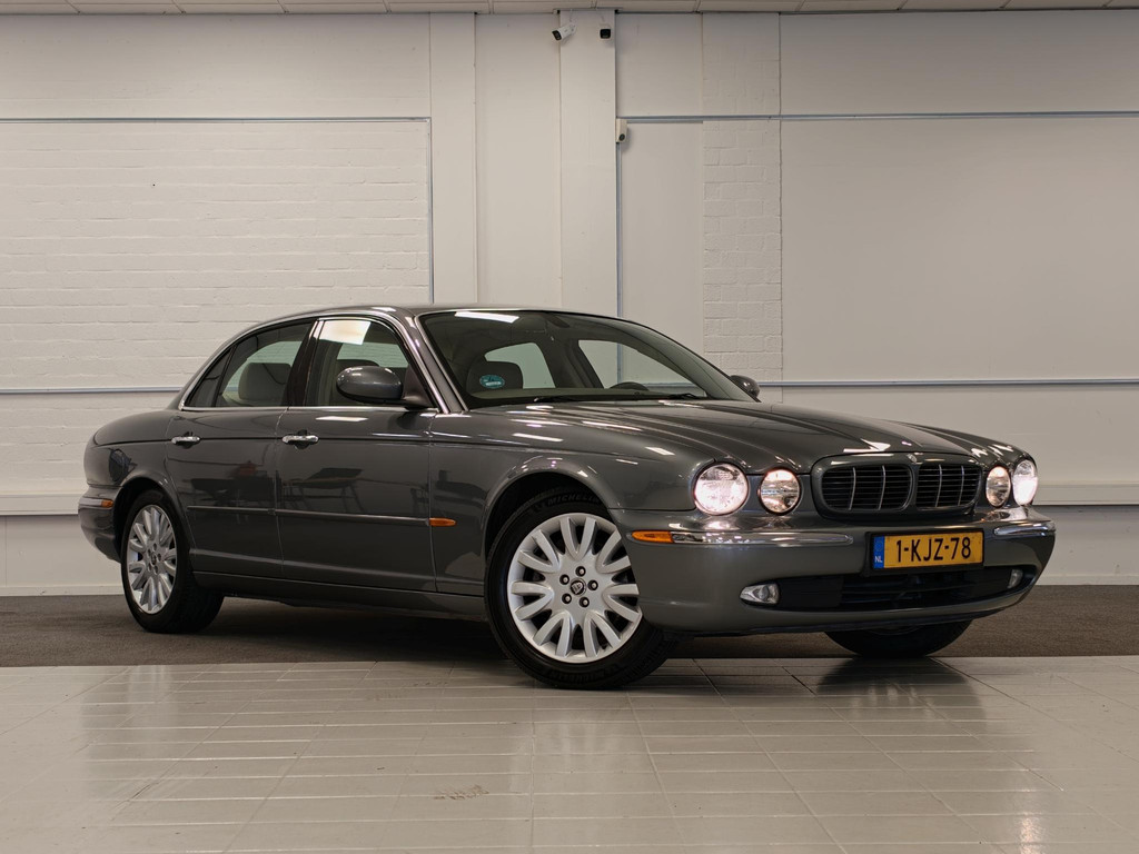 Jaguar XJ 4.2 V8 Sovereign 57282536-0.jpg | van den Boog Automotive