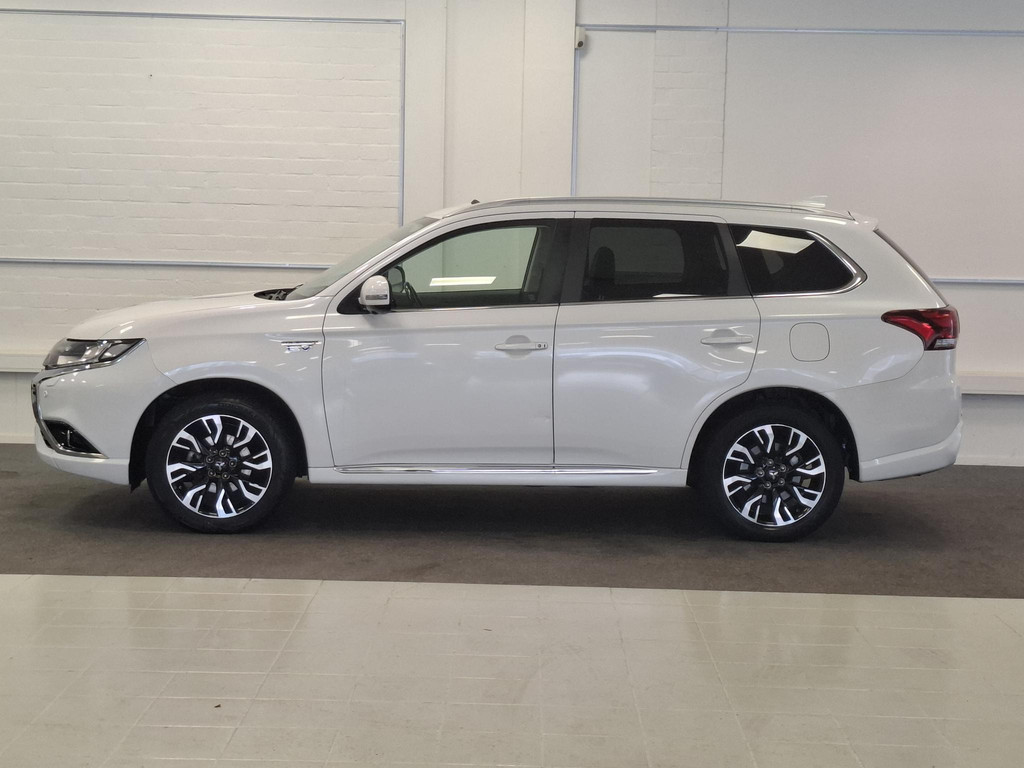 Mitsubishi Outlander 2.0 PHEV instyle+ 57557275-0.jpg | van den Boog Automotive