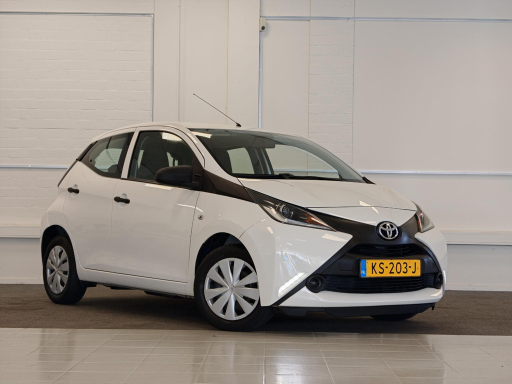 Toyota Aygo 1.0 VVT-i x-now 57676224-0.jpg | van den Boog Automotive